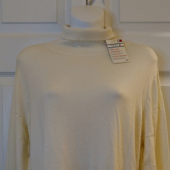 Tommy Hilfiger TN knitwear - NWOT - Picture 2 of 5